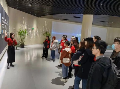 苏州校区第六期“职海引航”计划导师戴欢欢、张文敏、周子强小组联合开展职业发展指导活动